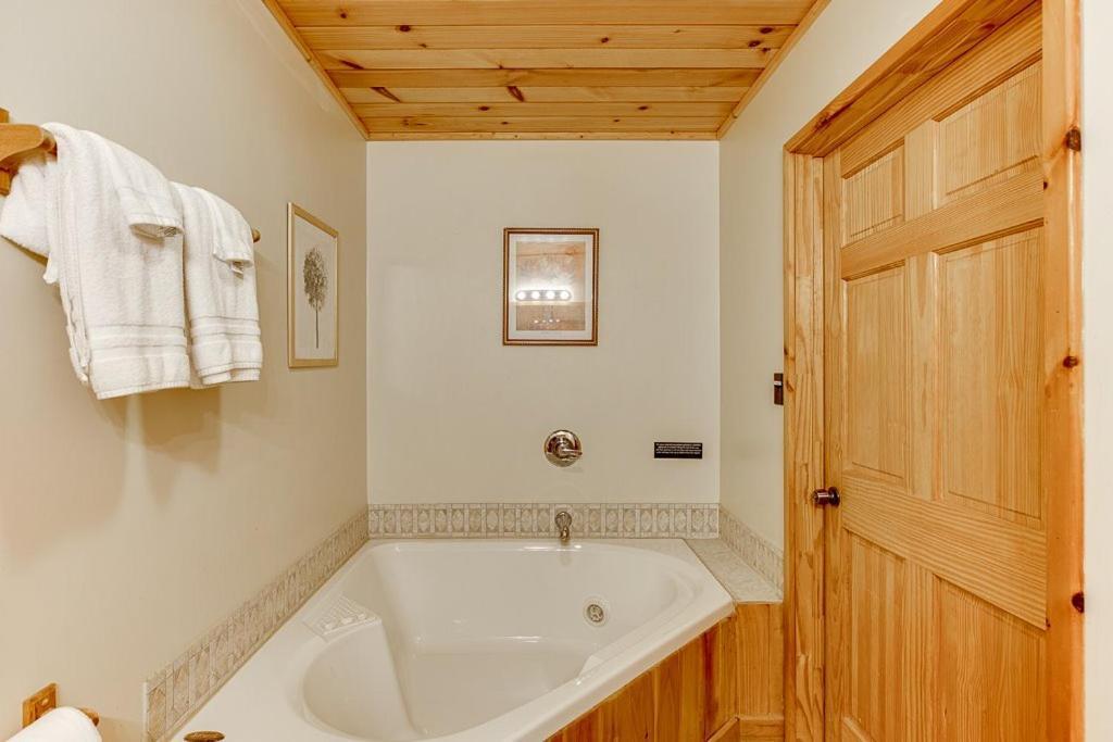 Cabin With Jacuzzi & Hydrotherapy Spanear Helen 클리블랜드 외부 사진